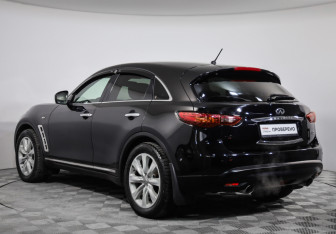 Подержанный автомобиль Infiniti FX 2008 года (7 фото)