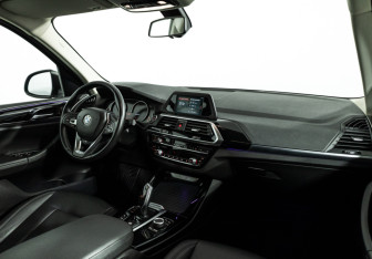 Подержанный автомобиль BMW X3 2018 года (9 фото)