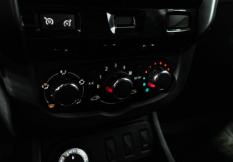 Подержанный автомобиль Renault Duster 2017 года (15 фото)