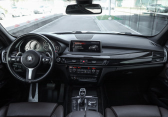 Подержанный автомобиль BMW X5 2017 года (14 фото)