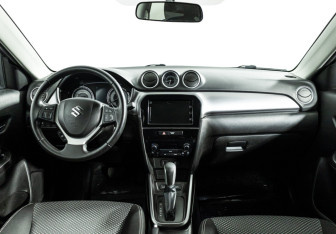 Подержанный автомобиль Suzuki Vitara 2019 года (13 фото)