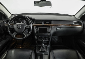 Подержанный автомобиль Skoda Superb Liftback 2014 года (10 фото)