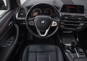 Подержанный автомобиль BMW X3 2020 года (11 фото)