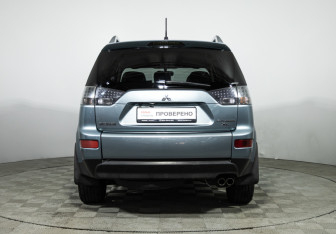 Подержанный автомобиль Mitsubishi Outlander 2007 года (6 фото)