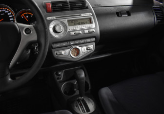 Подержанный автомобиль Honda Jazz 2008 года (17 фото)