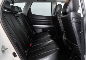 Подержанный автомобиль Mazda CX-7 2011 года (16 фото)