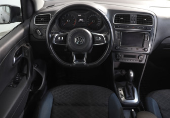 Подержанный автомобиль Volkswagen Polo Sedan 2019 года (10 фото)