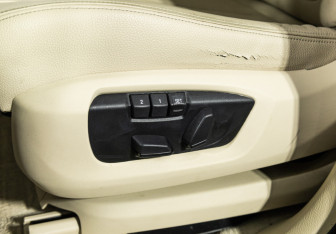 Подержанный автомобиль BMW X5 2015 года (18 фото)