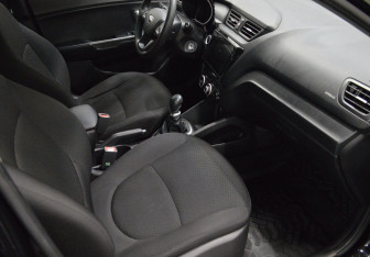 Подержанный автомобиль Kia Rio Sedan 2013 года (12 фото)