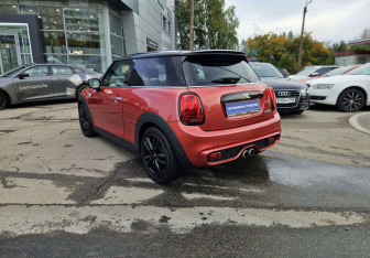 Подержанный автомобиль MINI Hatch 2020 года (6 фото)