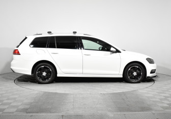 Подержанный автомобиль Volkswagen Golf Wagon 2014 года (4 фото)