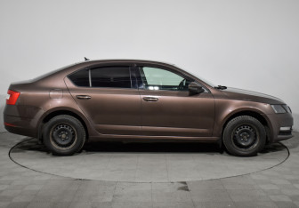 Подержанный автомобиль Skoda Octavia Liftback 2019 года (4 фото)