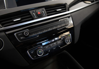 Подержанный автомобиль BMW X1 2018 года (20 фото)