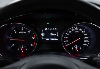 Подержанный автомобиль Kia Carnival 2017 года (13 фото)