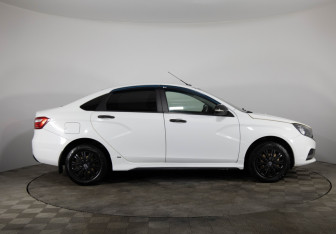 Подержанный автомобиль LADA (ВАЗ) Vesta Sedan 2016 года (4 фото)