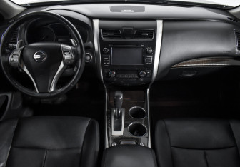 Подержанный автомобиль Nissan Teana 2015 года (15 фото)