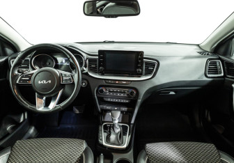 Подержанный автомобиль Kia Ceed Wagon 2021 года (13 фото)