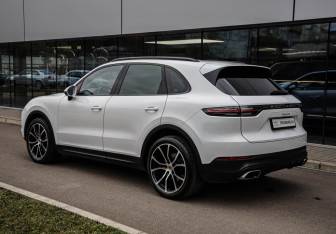 Подержанный автомобиль Porsche Cayenne 2019 года (6 фото)