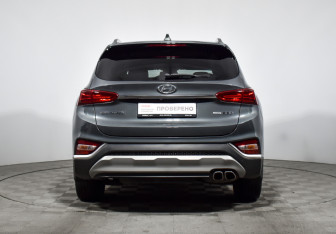Подержанный автомобиль Hyundai Santa Fe 2019 года (6 фото)