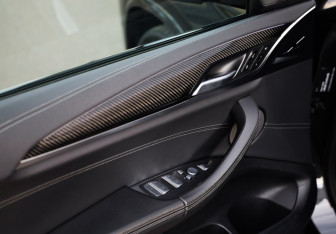 Подержанный автомобиль BMW X4 2021 года (25 фото)