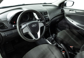 Подержанный автомобиль Hyundai Solaris Sedan 2011 года (11 фото)