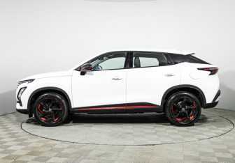 Подержанный автомобиль Omoda C5 2024 года (8 фото)