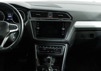 Подержанный автомобиль Volkswagen Tiguan 2021 года (14 фото)