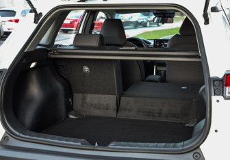 Подержанный автомобиль Toyota Corolla Wagon 2024 года (31 фото)