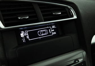 Подержанный автомобиль Citroen C4 Sedan 2015 года (15 фото)