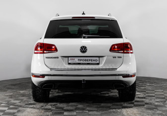 Подержанный автомобиль Volkswagen Touareg 2015 года (6 фото)