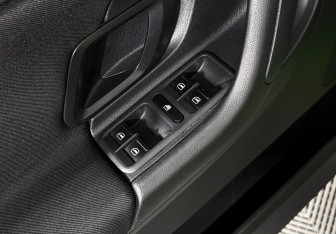 Подержанный автомобиль Skoda Fabia Hatchback 2012 года (11 фото)