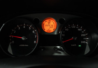 Подержанный автомобиль Nissan Qashqai 2007 года (12 фото)