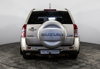 Подержанный автомобиль Suzuki Grand Vitara 2011 года (6 фото)