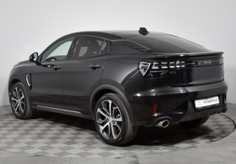 Подержанный автомобиль Lynk&Co 05 2023 года (7 фото)