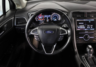 Подержанный автомобиль Ford Mondeo Sedan 2014 года (10 фото)