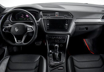 Подержанный автомобиль Volkswagen Tiguan 2021 года (11 фото)
