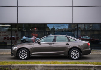 Подержанный автомобиль Audi A6 Sedan 2012 года (9 фото)