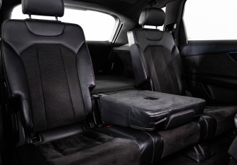 Подержанный автомобиль Audi Q7 2016 года (23 фото)