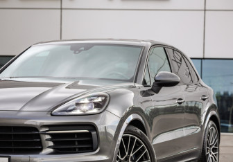 Подержанный автомобиль Porsche Cayenne 2018 года (2 фото)