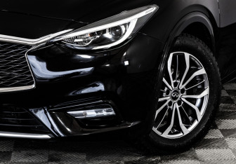 Подержанный автомобиль Infiniti Q30 2017 года (3 фото)