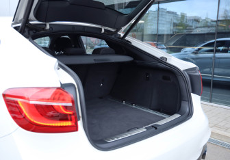 Подержанный автомобиль BMW X6 2018 года (23 фото)