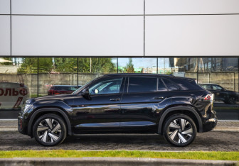 Подержанный автомобиль Volkswagen Teramont 2022 года (9 фото)