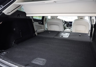 Подержанный автомобиль Volvo XC60 2021 года (31 фото)