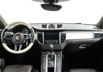 Подержанный автомобиль Porsche Macan 2016 года (13 фото)