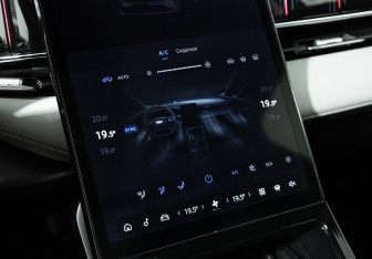 Подержанный автомобиль Geely Atlas 2023 года (17 фото)