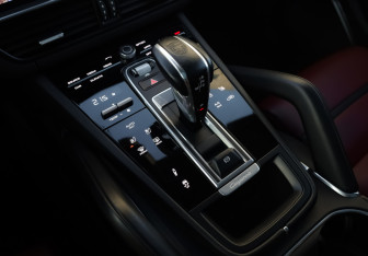 Подержанный автомобиль Porsche Cayenne 2021 года (22 фото)