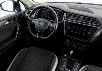 Подержанный автомобиль Volkswagen Tiguan 2018 года (15 фото)