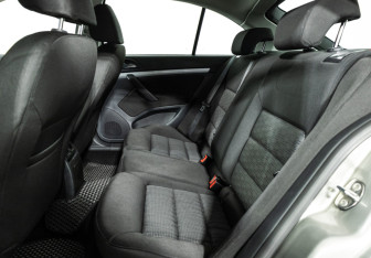 Подержанный автомобиль Skoda Octavia Liftback 2011 года (10 фото)