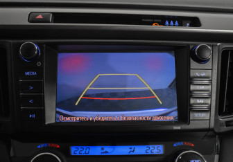 Подержанный автомобиль Toyota RAV4 2017 года (14 фото)