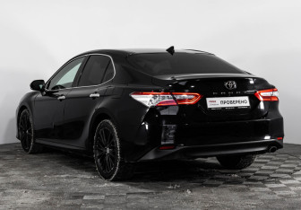 Подержанный автомобиль Toyota Camry Sedan 2019 года (8 фото)